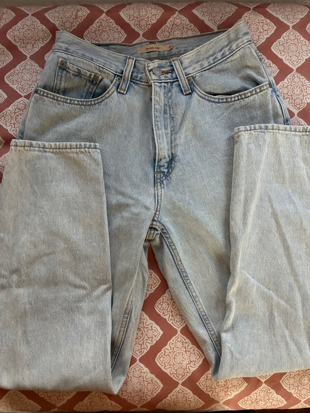 Levi's 80’s Mom High-Rise Light Blue Denim Jeans
